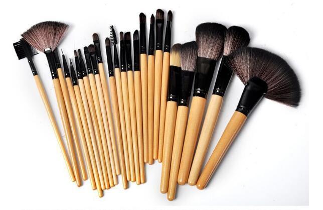 Ensemble professionnel de pinceaux 24 pinceaux cosmétiques : sourcils, poudre, fond de teint, fards